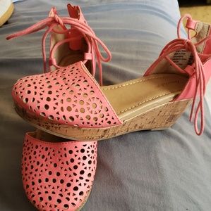Size 1.5 Girl Coral Wedges